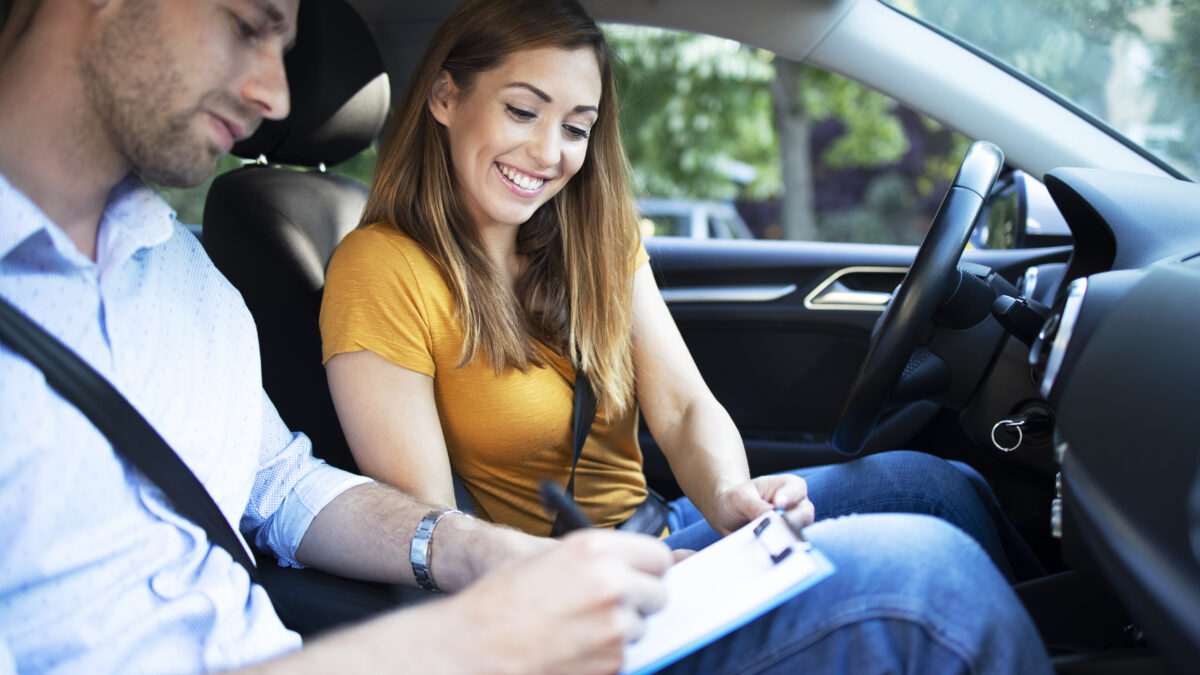 Automatic Driving Lessons Oxford: 9 Reasons Learners Choose Automatic Cars in 2026