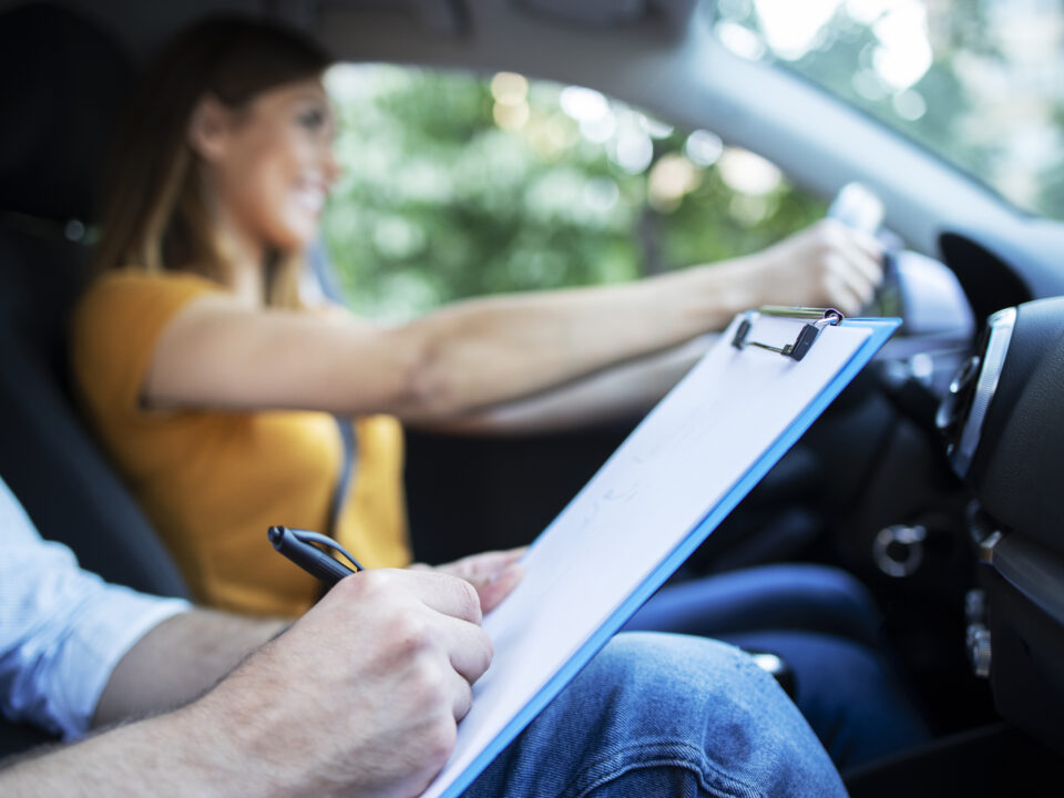 10 Essential Driving Tips for Beginners in Oxford That Build Confidence Fast