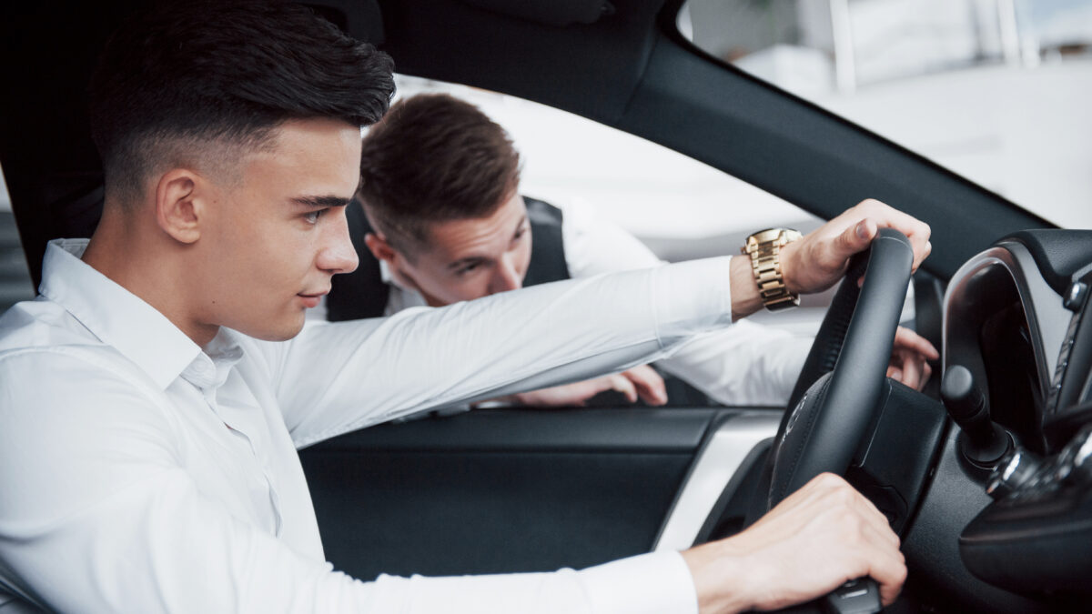 Learning to Drive in an Automatic Car Versus a Manual Car: Which Is Better for Beginners?