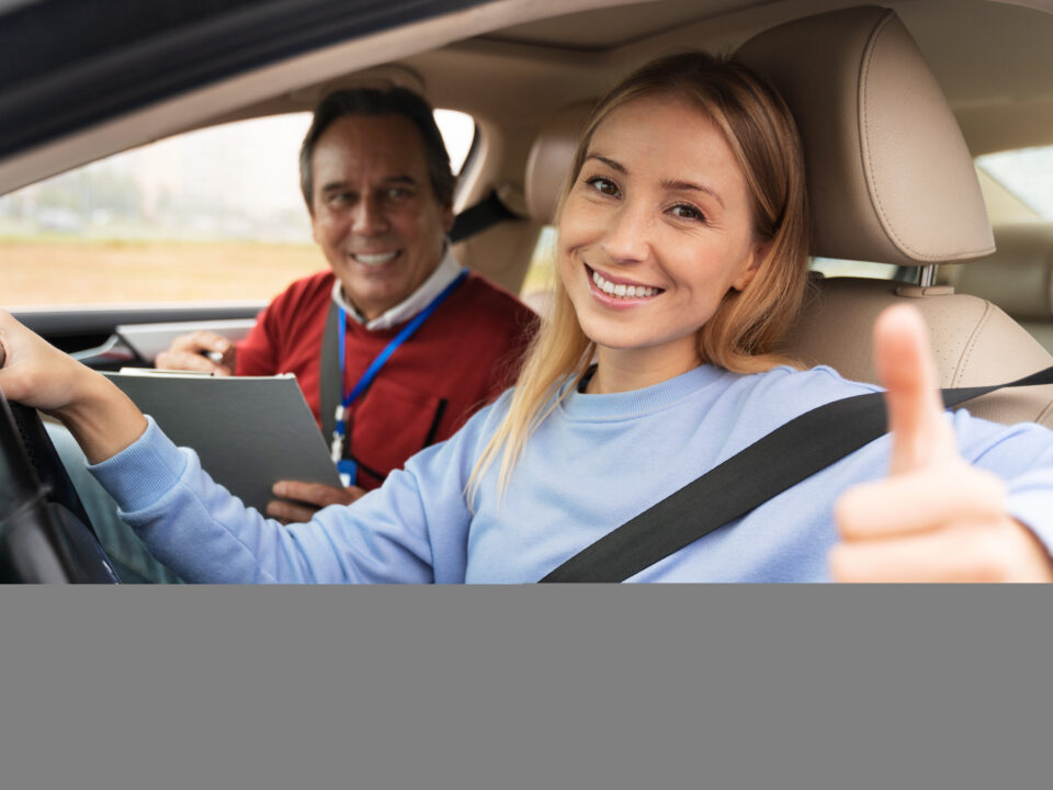 9 Powerful Benefits of Automatic Driving Lessons in Oxford for Beginners