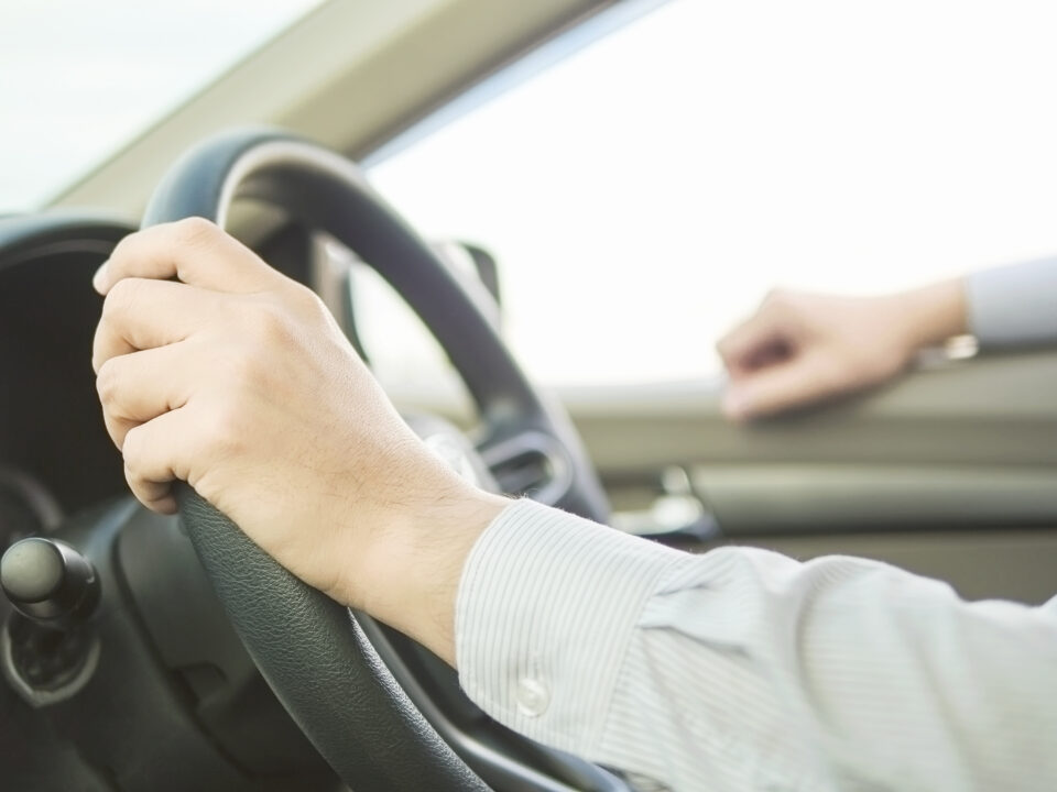 Automatic vs Manual Driving Lessons in Oxford: Which Is Right for You?